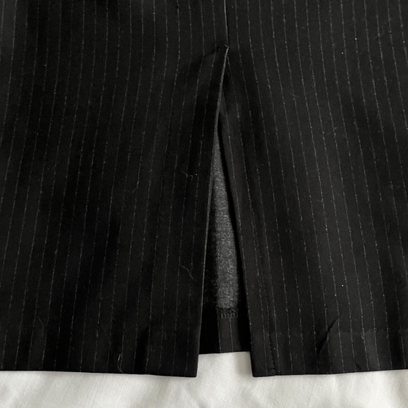 H&M Black Pinstriped pencil skirt. Size L - Picture 4 of 8